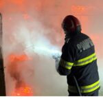 O femeie de 97 de ani a murit într-un incendiu violent care i-a mistuit locuința
